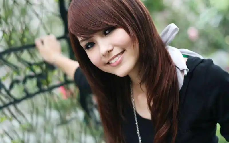 嫩模昆凌图片性感长发美女写真图片