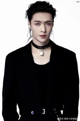 张艺兴黑色性感造型,又酷又帅的张艺兴越来越有范了
