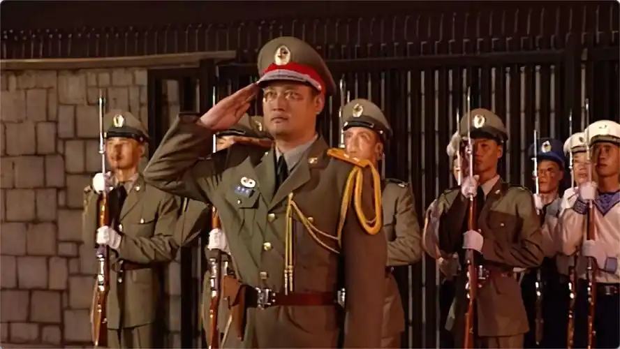 定下来"第二遍修改也有很大区别"最早的词与现在完全不同谭善爱回忆称