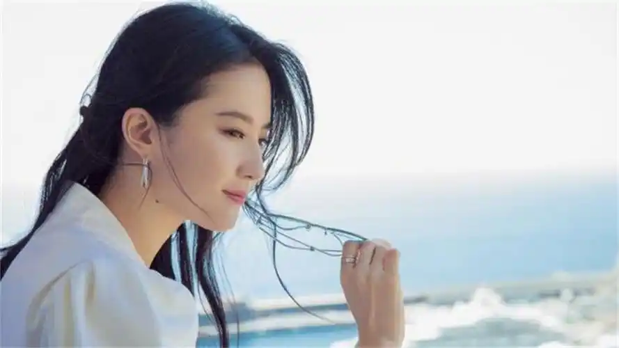 刘亦菲有新恋情了?情侣头像引猜疑,男方是摄影师