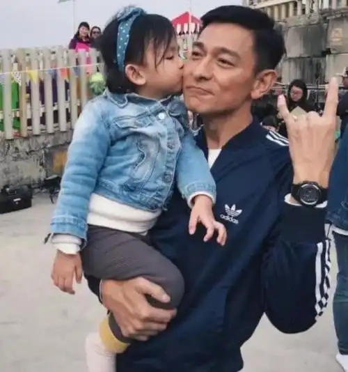 刘德华没有儿子,只有一个女儿,名叫刘向蕙,2012年5月9日出生.