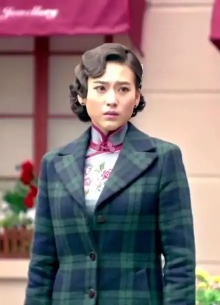 宁丹琳每一帧都精彩我的爱情撞上了战争余霞