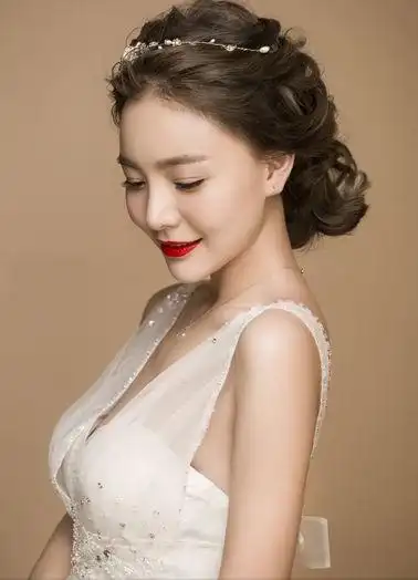 适合胖脸女生的盘发发型韩式风情的卷发盘发漂亮无极限