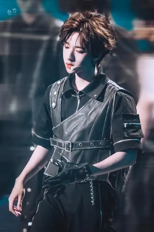 时代少年团演唱会后台跳舞##贺峻霖 梦蝶破笼