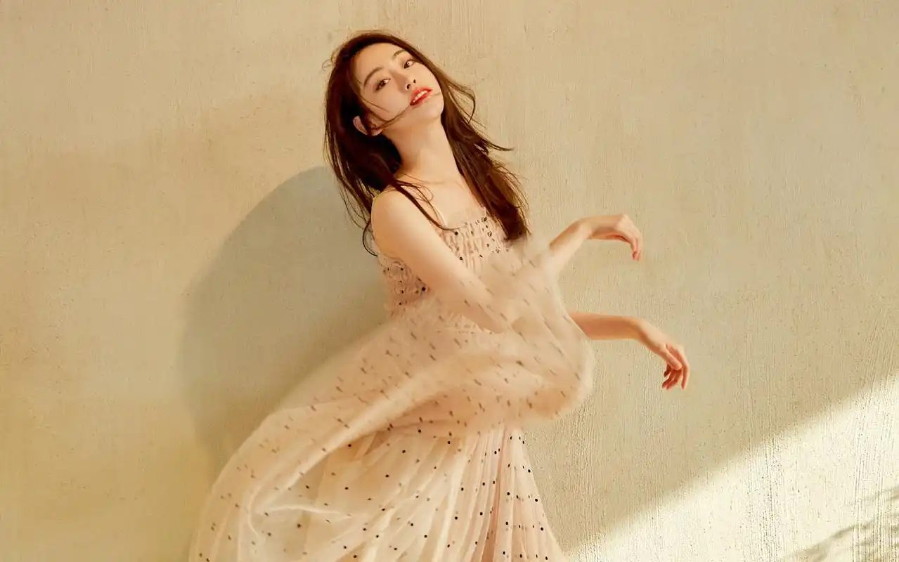 祝绪丹纱裙仙气高清桌面壁纸