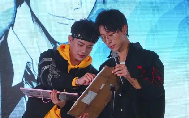 羊仔景向谁依彼得潘与辛德瑞拉夏日冰190216成都华夏国风展