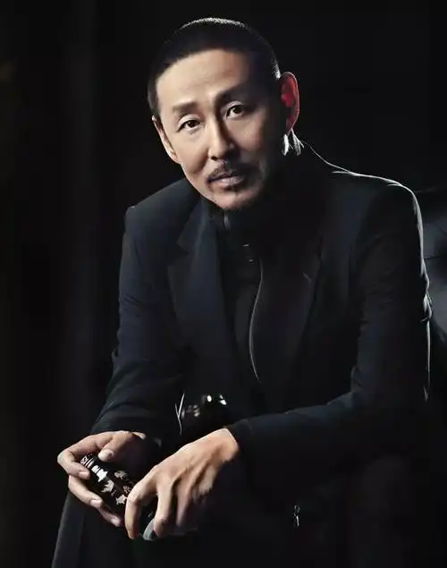 64岁陈道明白发照曝光:体面的老去,是对自己最大的尊重