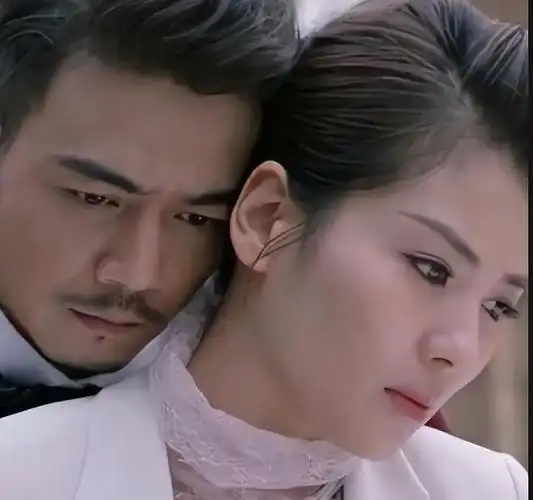 先是被批"油腻",之后再是和同组的刘涛传暧昧,深陷出轨绯闻,还顶风作