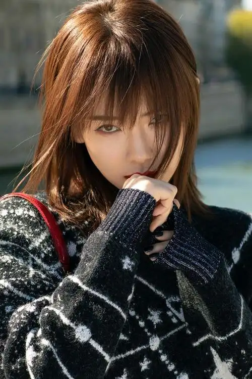 秋冬季女明星用啥发型杨颖黑长直杨幂大波浪蔡依林最敢玩