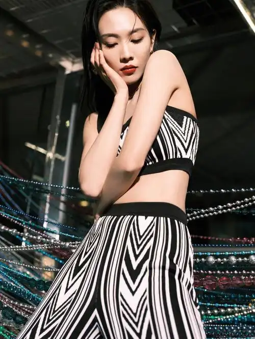 黑白经典霏909090_王霏霏_美女_全世界最好的王霏霏_娱乐_明星