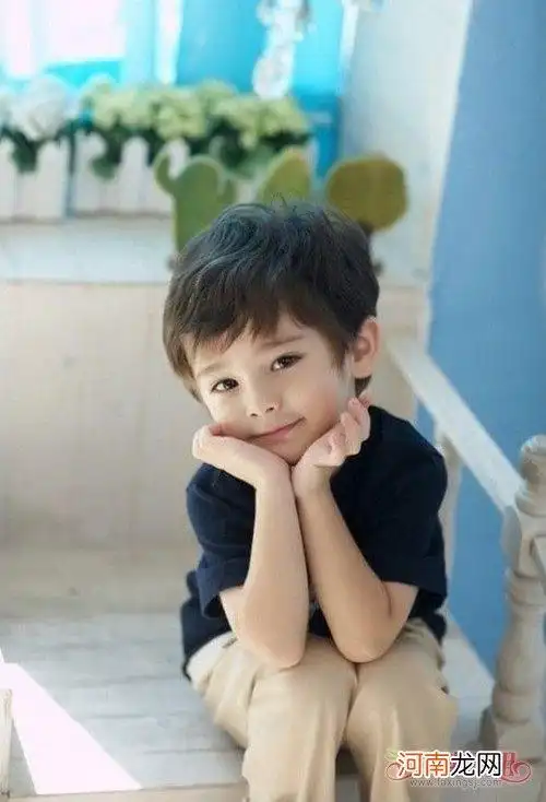 男孩儿剃帅酷短发发型图片 百搭时尚潮流添呆萌感小孩短头发打造出