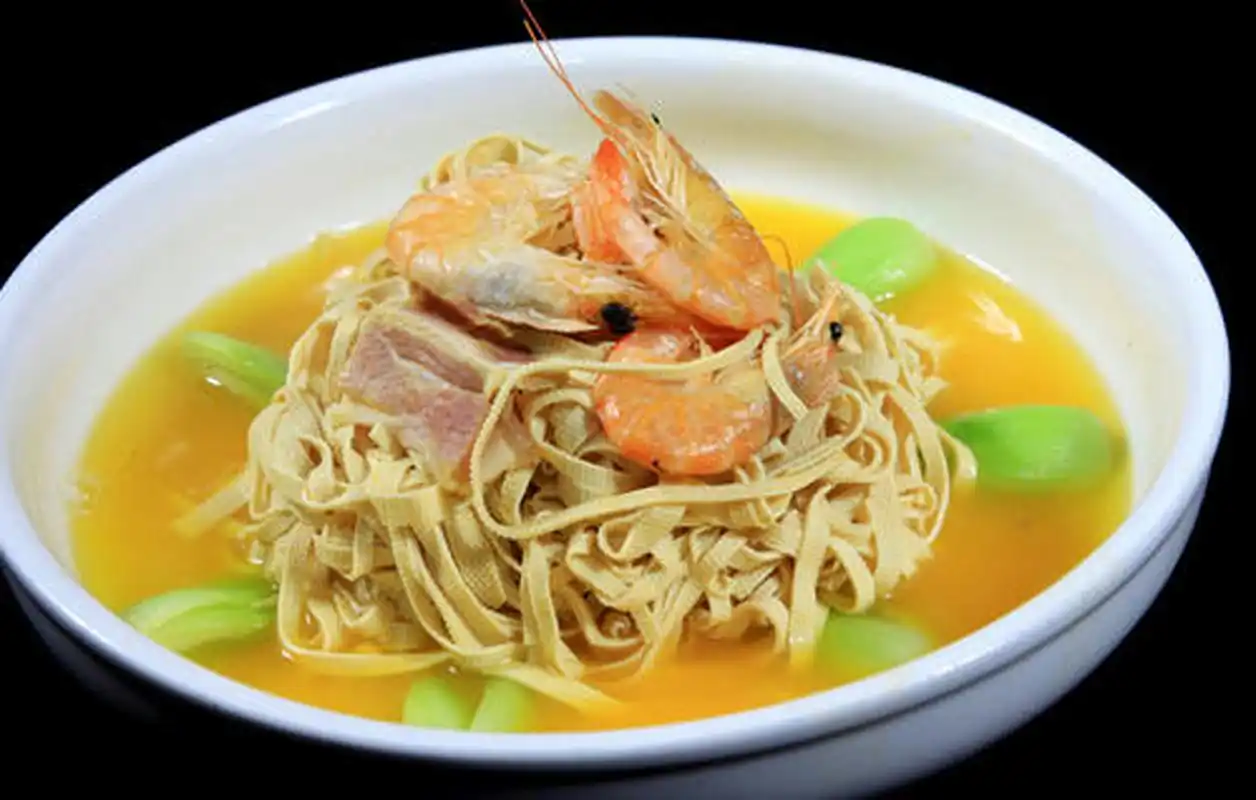 是一道既清爽,又有营养的佳肴,其风味之美,历来被推为席上美馔,淮扬菜