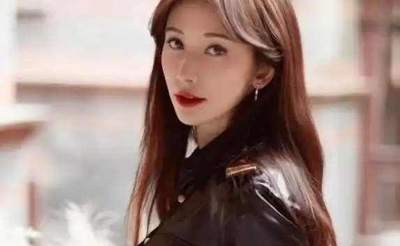 魅力绽放!林志玲:气质之美引爆时尚界