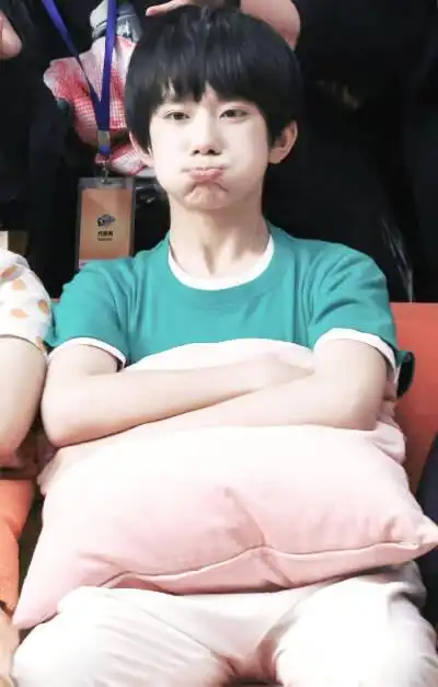 易烊千玺萌图片