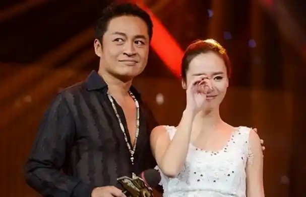 和马景涛离婚后,单身带俩娃的吴佳尼,终于活成了自己