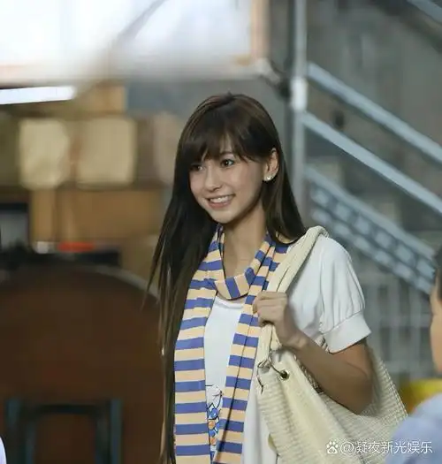 杨颖在香港发展的时候,应该也是她的颜值巅峰期,看她的这几张照片