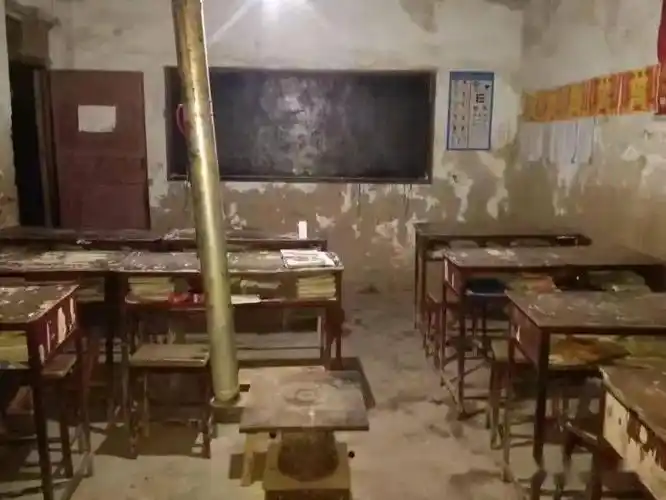 一组记录白关的真实老照片_教室