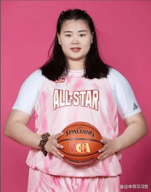 无缘女篮大名单!刘禹彤官宣去向,球迷期待未来女篮"移动长城"