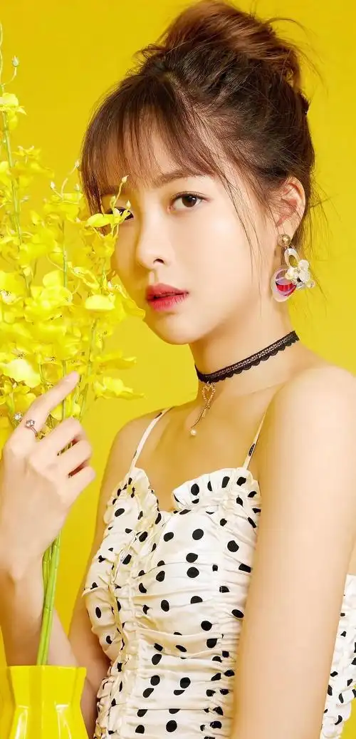 赵尧珂的可爱美照,楚楚动人!__财经头条