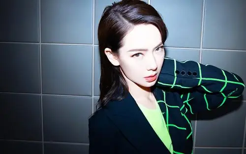 戚薇光影性感高清桌面壁纸高清大图预览1920x1200_大陆明星下载_美桌