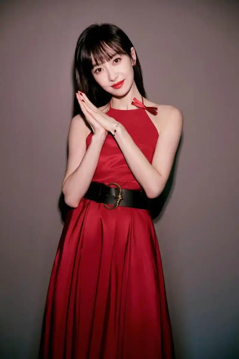 宋茜红裙来袭,给大家整理了一下,罕见超高清照片,真是大爱了,试问这样