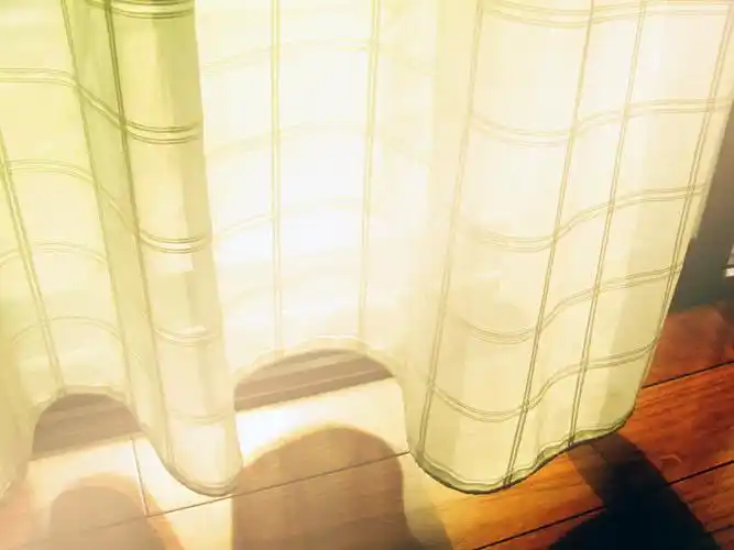 把窗帘都拉起来吧!每天多晒点太阳,整个人都会开心点*--*