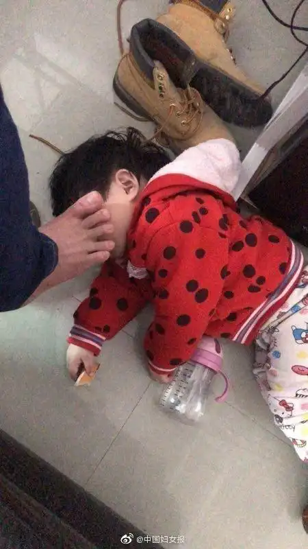 嘴巴缝针浇热油虐待致死亲生女儿的燕志云出狱又掘女儿坟