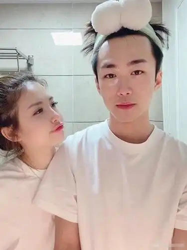 不求人情人节冷落女友,和晚玉组cp,汤圆悄无声息出现在直播间