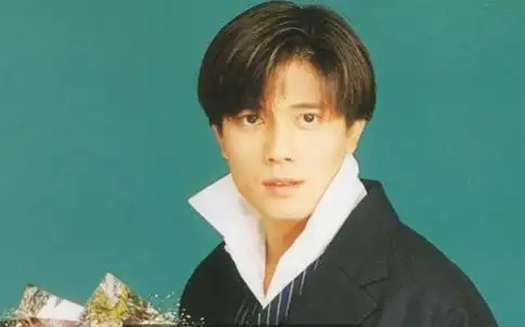 曾经受尽了冷嘲热讽郭富城如今在舞台上绽放的光芒却比谁都耀眼