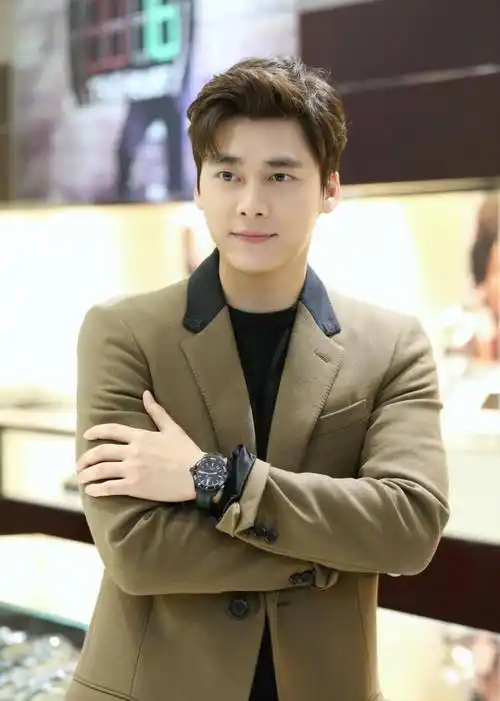 嫖娼"选妃"睡粉丝,娱乐圈男星的落幕,终究都逃不过一个色字_吴亦凡