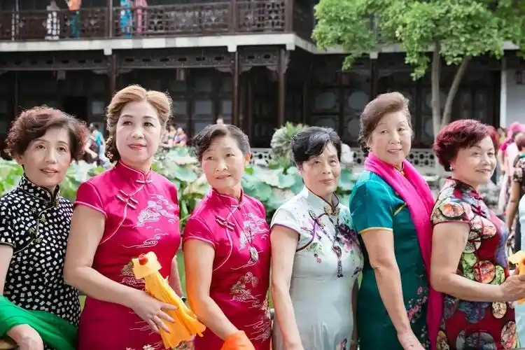 千人旗袍秀亮相何园,一袭锦绣装扮江南梦!