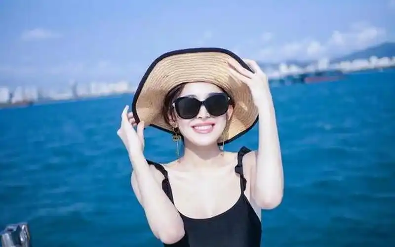 古力娜扎穿泳衣在海里秀身型!这身材谁顶得住啊?是男人的最爱