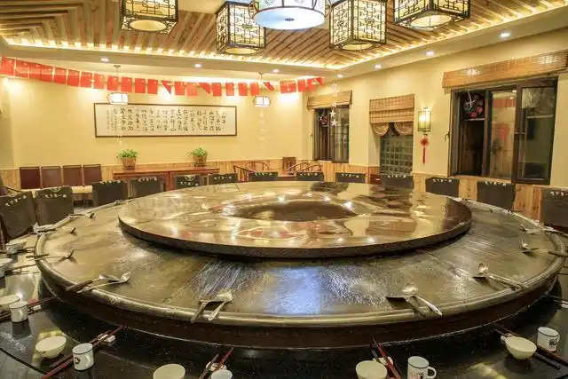 贵州美食水城烙锅,到六盘水旅行,你愿意尝尝当地的这种吃法么?