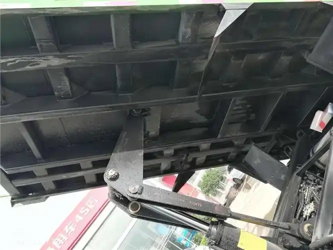 蓝牌自卸车 国五3.8米