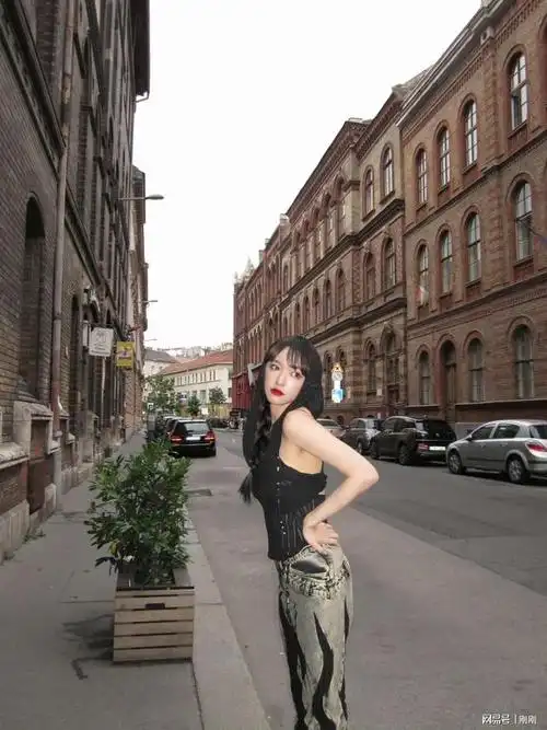 蛇皮牛仔裤程潇