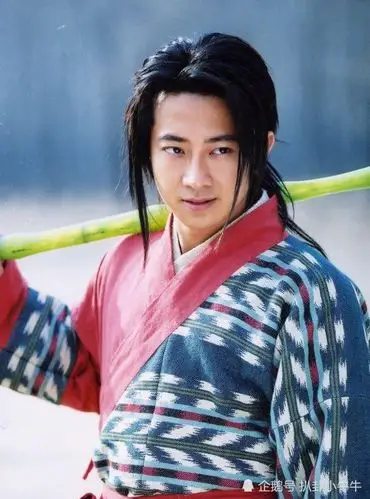 我终于想起来玩意像谁了