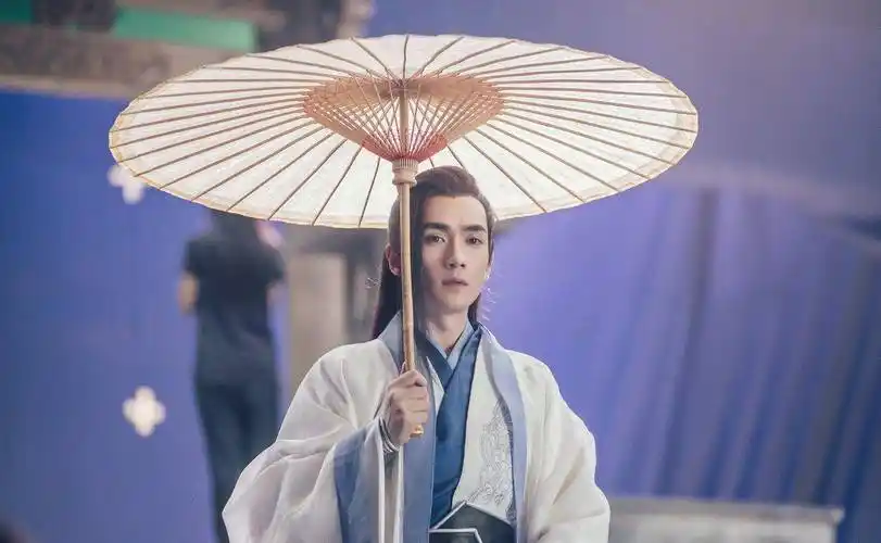 朱一龙古装造型令人惊艳谦谦君子温润如玉尽显敬业人设