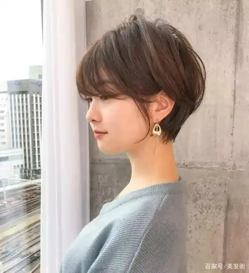 夏季女生流行什么发型?圆弧短发让你颜值气质倍增