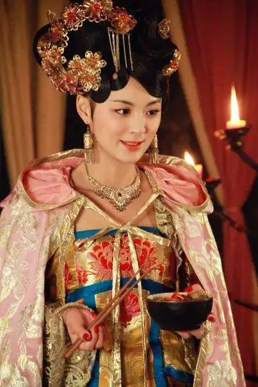 毛林林因"郑妃"惨遭谩骂 28日14时做客微访谈