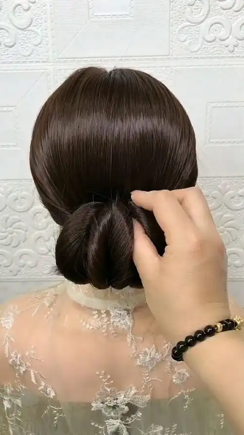 气质型的低盘发,每个小姐姐都要学会,超级简单