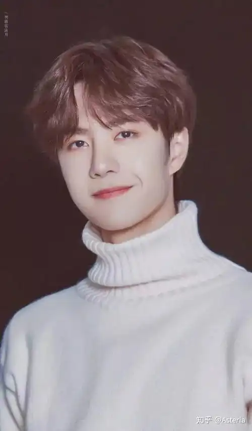 可不可以分享几张王一博笑起来很甜的图片? - 知乎