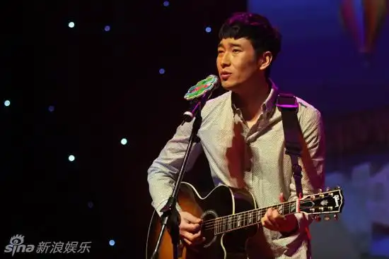 p>满江,1973年1月9日出生于北京市,中国内地流行乐男歌手,音乐制作人