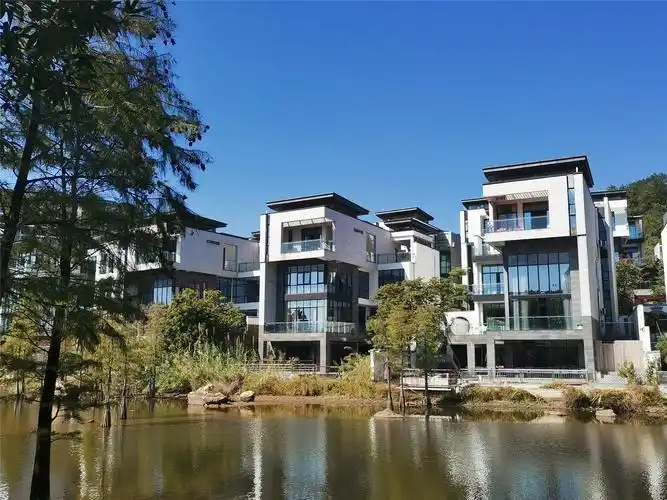 2街8号】12房19床从化明月山溪高端团建独栋电梯湖景双泡池 千万别墅