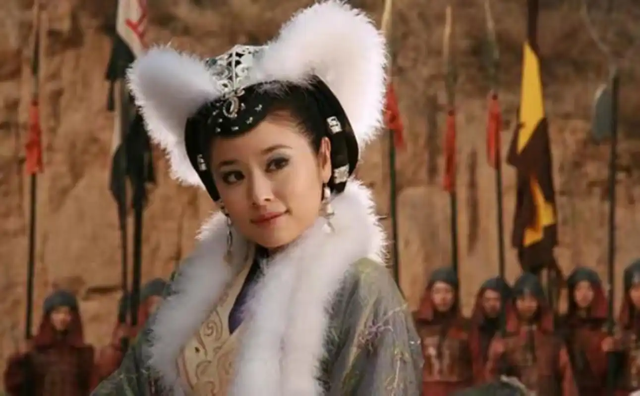 长相太清纯了,与苏妲己这样一个魅惑的角色毫不相干,太过于端庄和正派