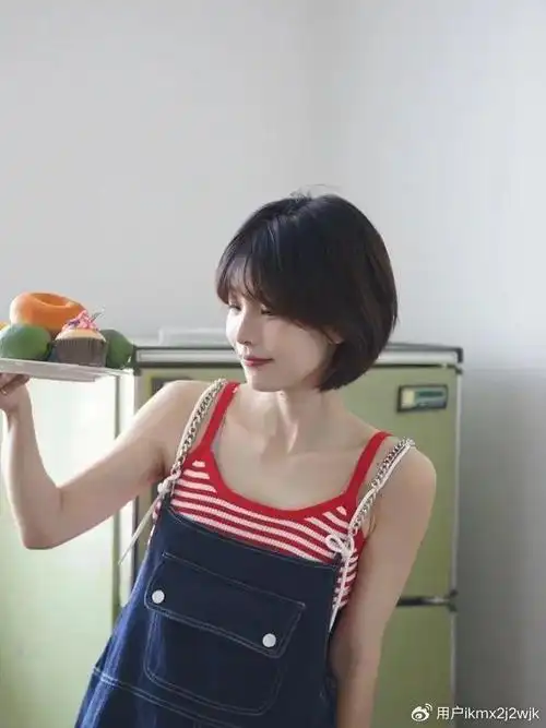 女士短碎发,剪完大不一样,很美很显小|女性|女士|发型_新浪新闻