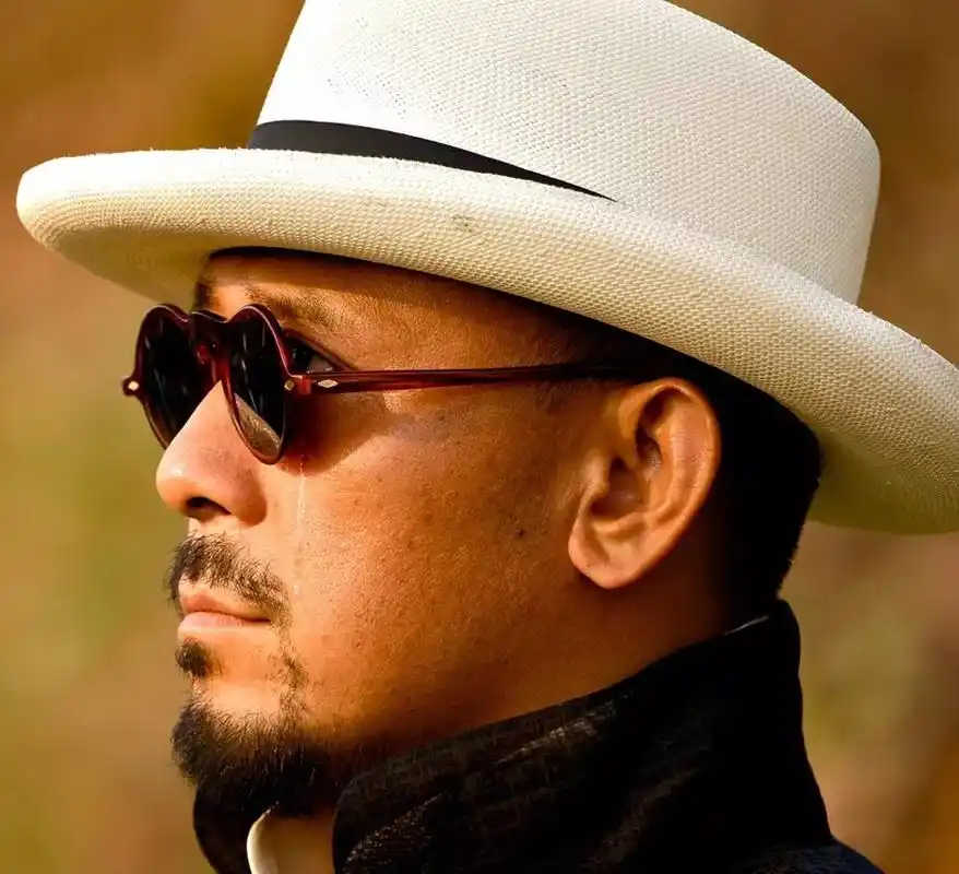 你是中国国宝级的电影人,《阳关灿烂的日子》,《鬼子来了》,《太阳