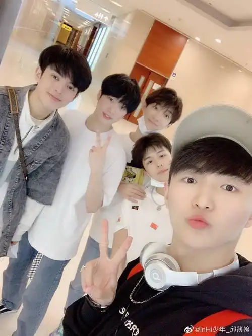 5人合照  (遗憾高中生小文没法一起来玩)