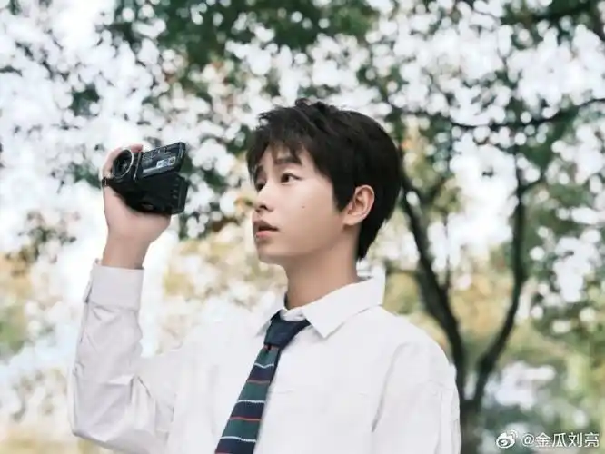 彭昱畅樱花树下的男大#好绝的春日写真,彭昱畅我真的会爱!