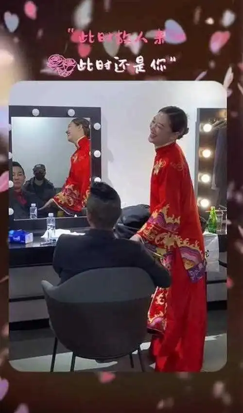 应采儿庆结婚纪念日穿14年前婚服大肚抢镜被指怀三胎有5个