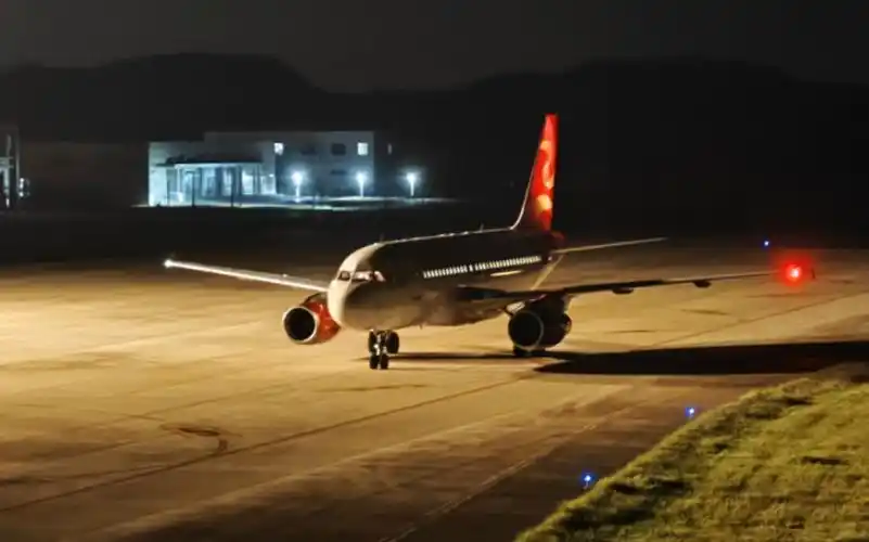 【夜晚的玉林机场】桂林航空a319-133 ylx-xmn